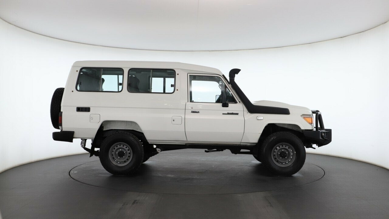 Toyota Landcruiser image 3