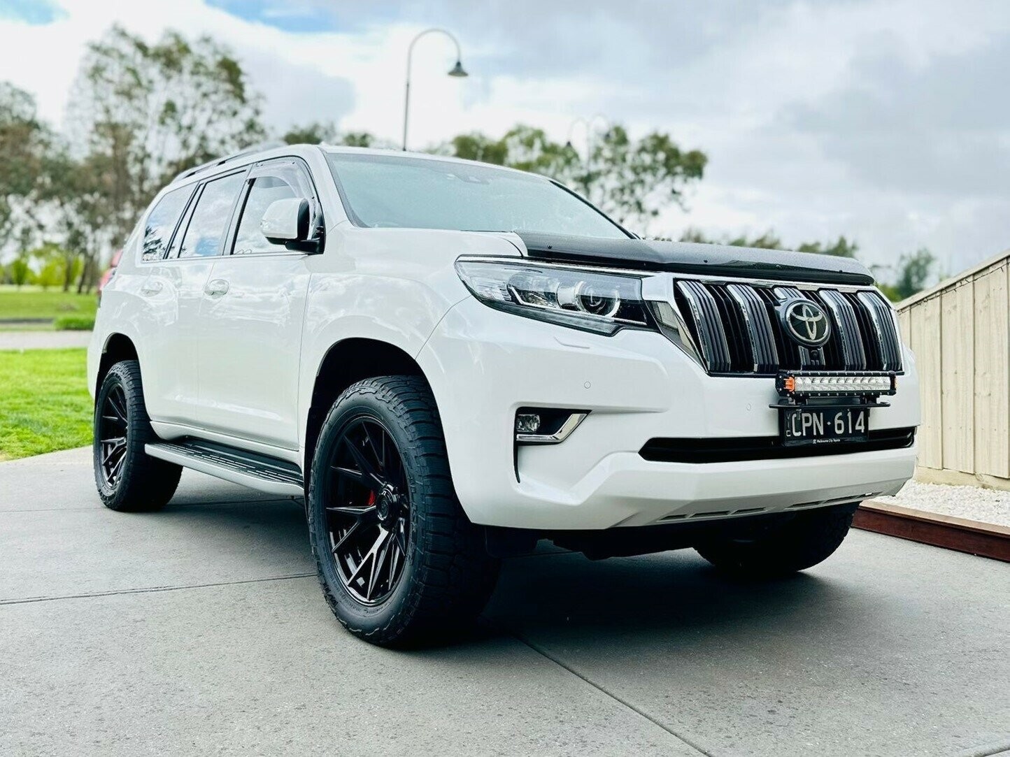 Toyota Landcruiser Prado image 1