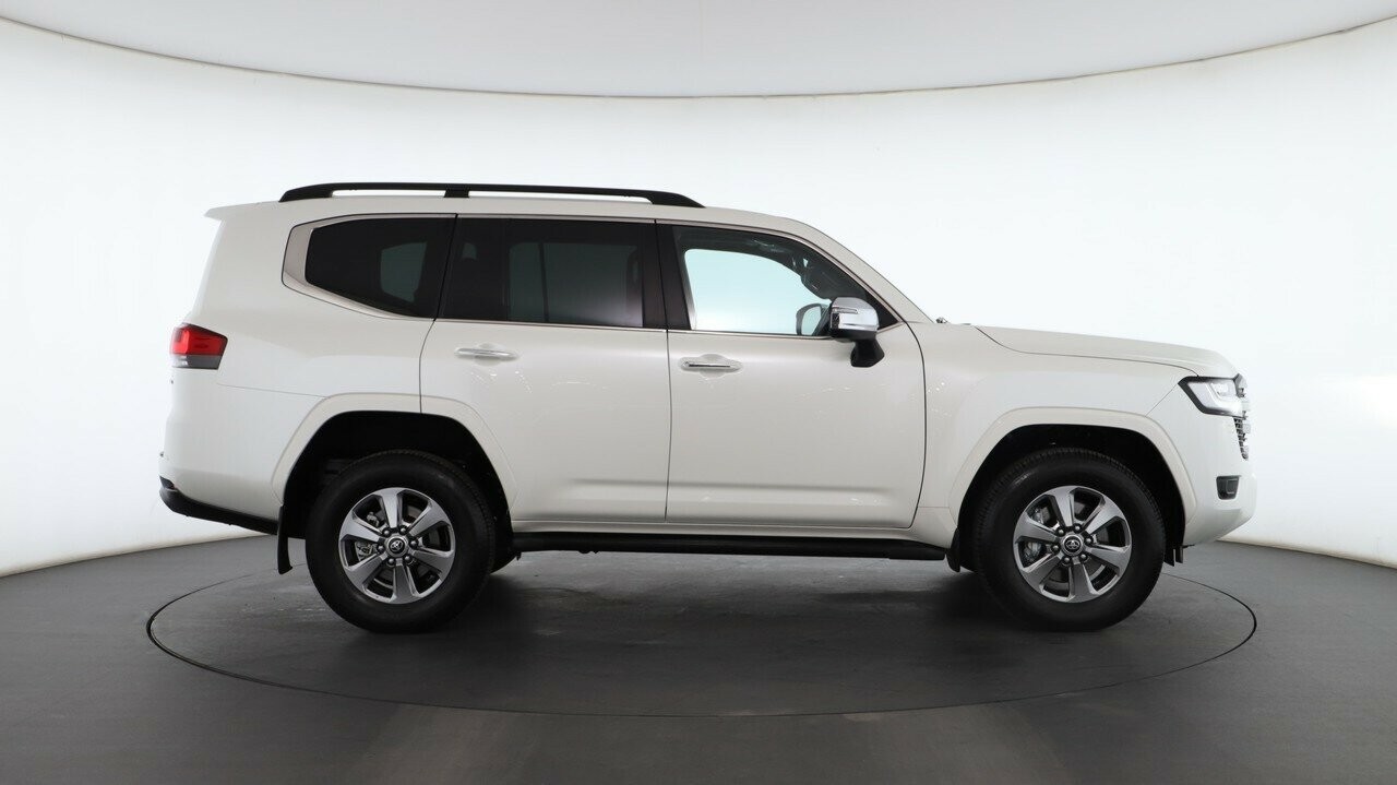 Toyota Landcruiser image 2