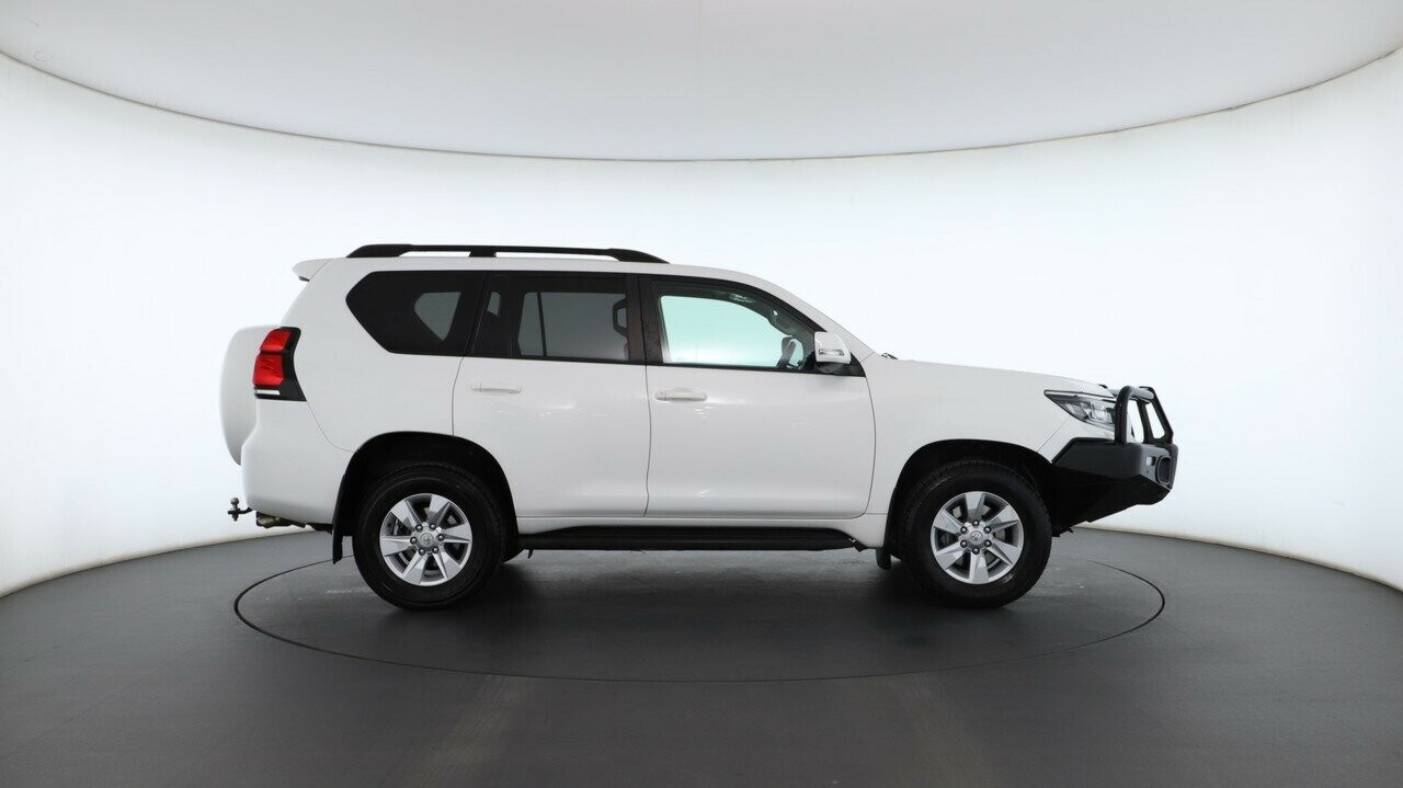 Toyota Landcruiser Prado image 3