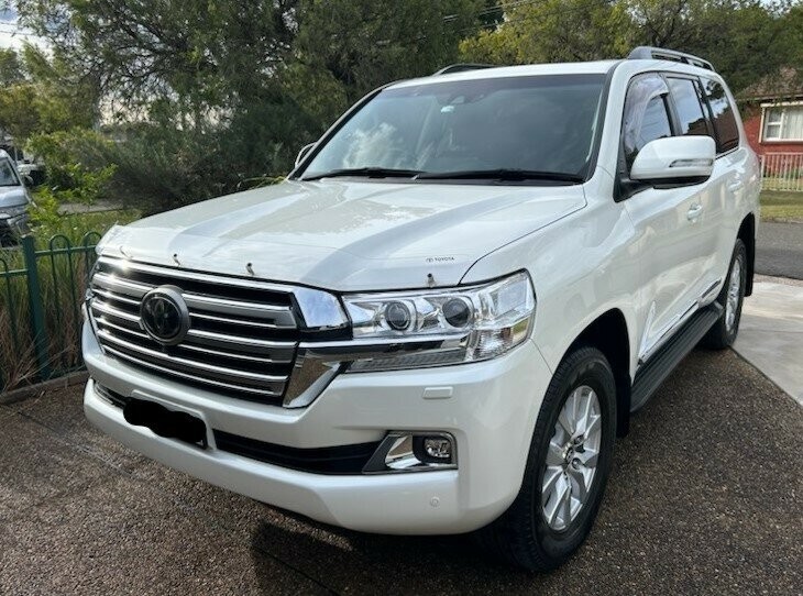 Toyota Landcruiser image 1