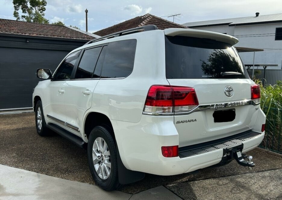 Toyota Landcruiser image 2