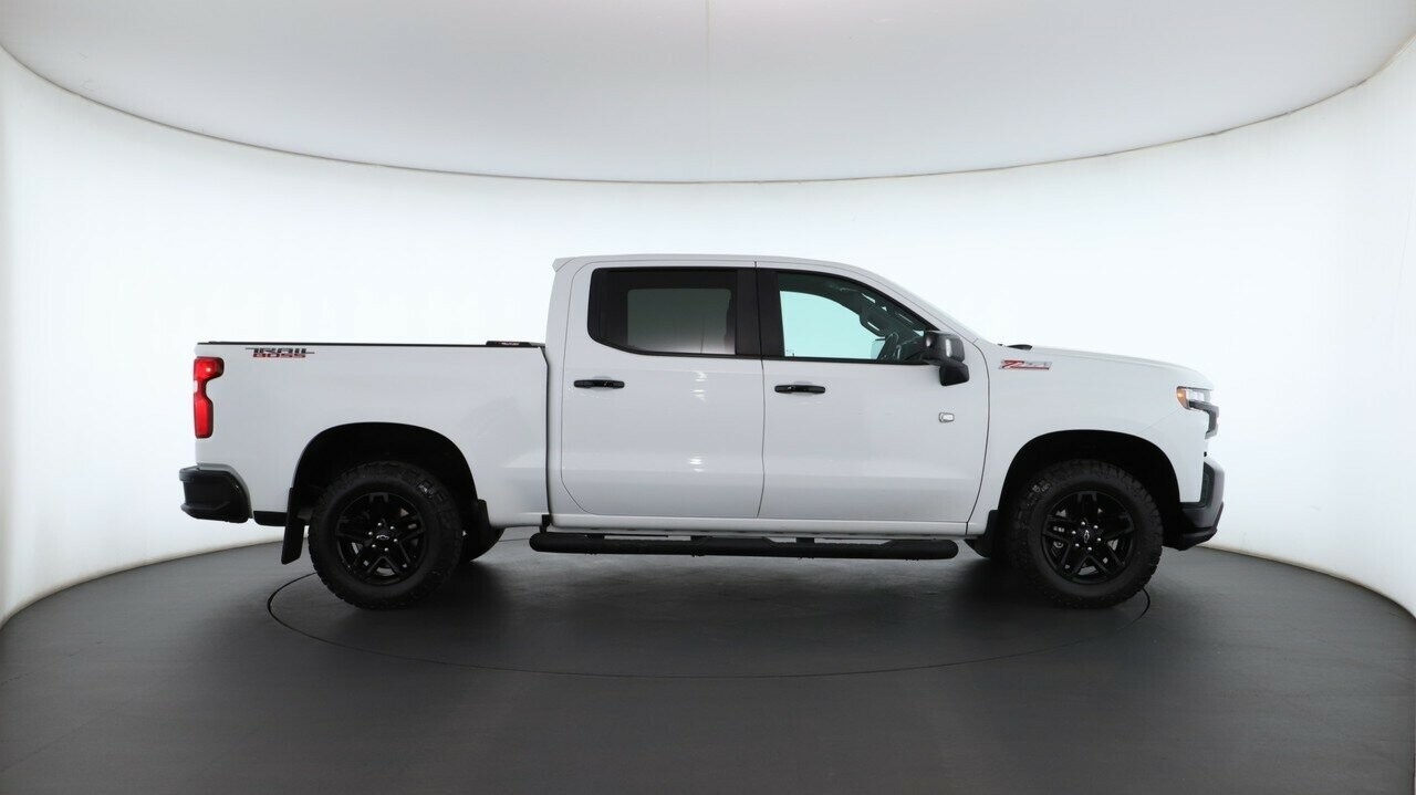 Chevrolet Silverado image 2