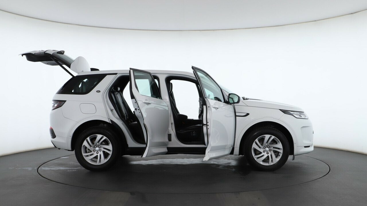 Land Rover Discovery Sport image 2