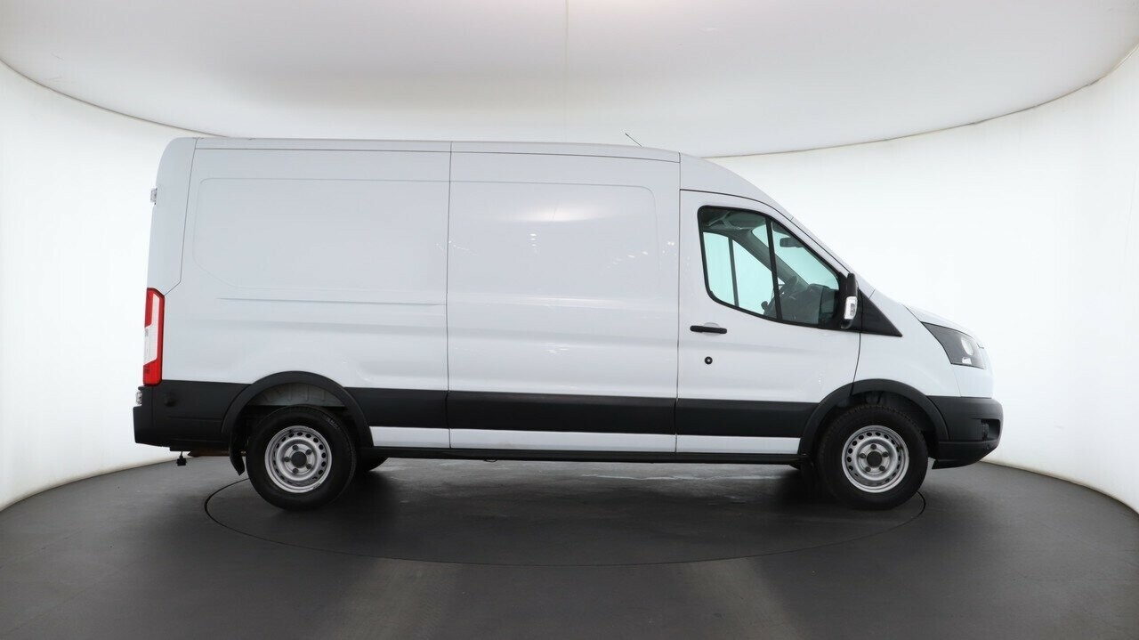 Ford Transit image 3