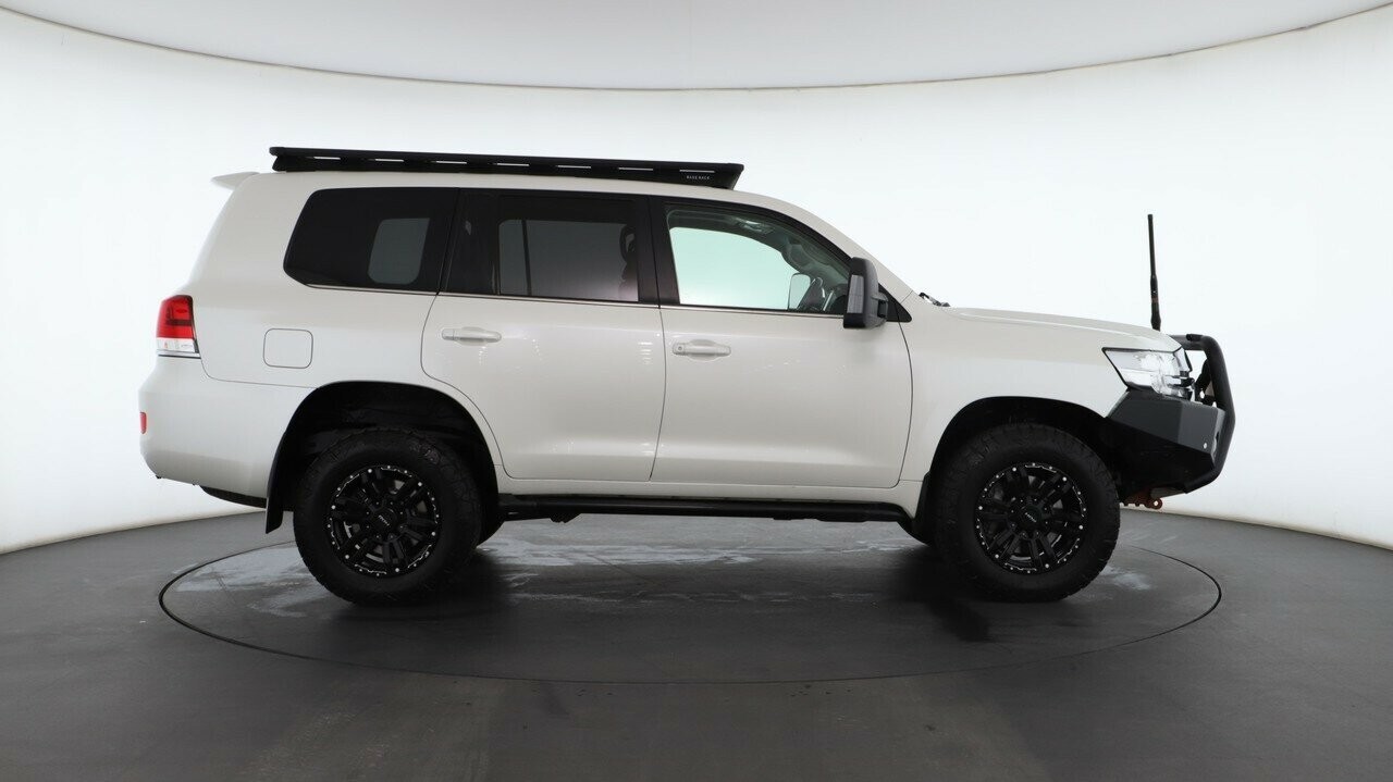 Toyota Landcruiser image 2