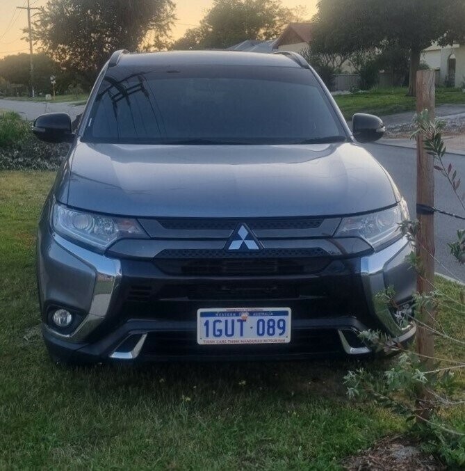 Mitsubishi Outlander image 2