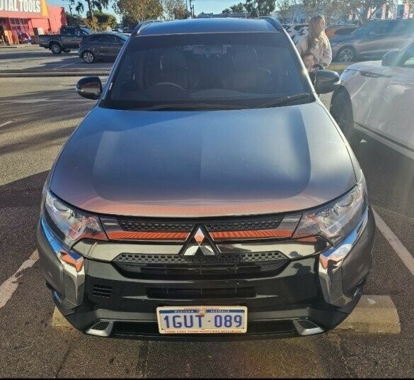 Mitsubishi Outlander image 4