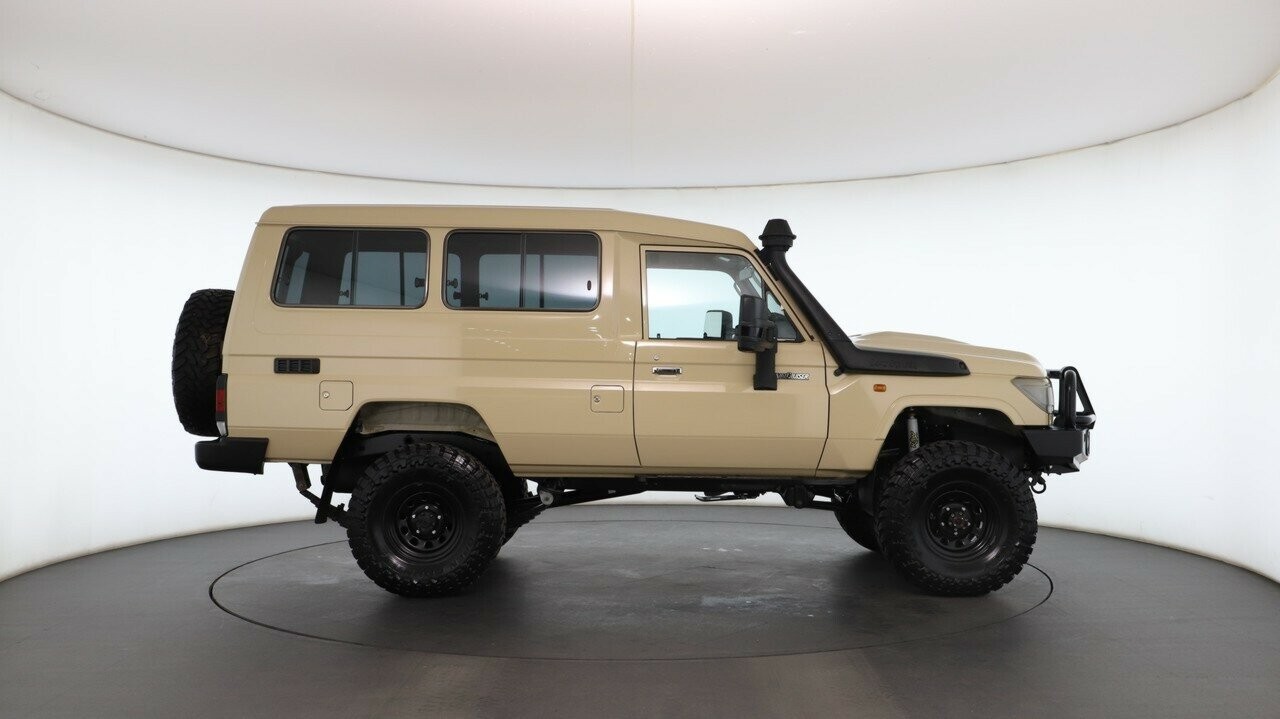 Toyota Landcruiser image 3