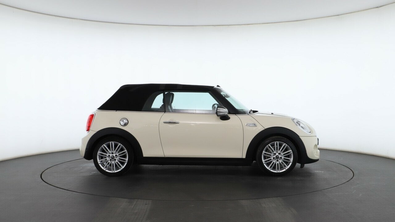 Mini Convertible image 3