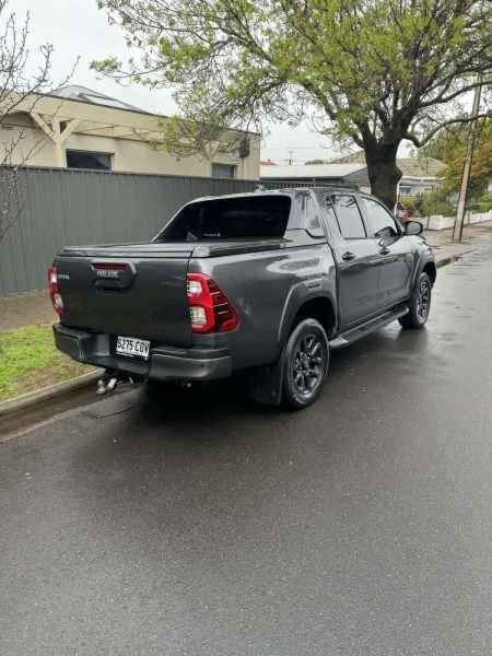 Toyota Hilux image 2