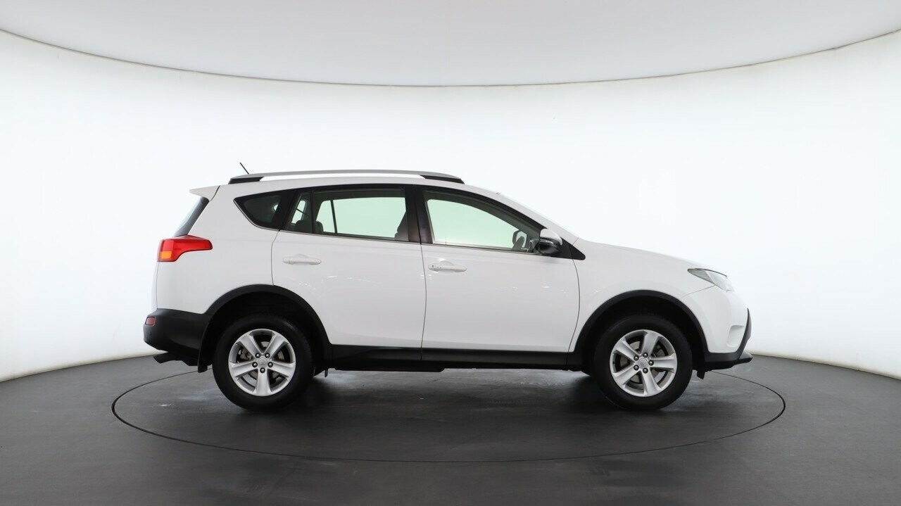 Toyota Rav4 image 2