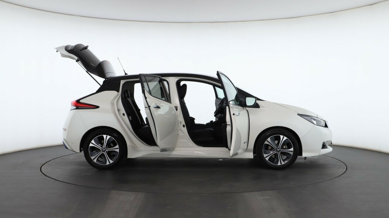 Nissan Leaf image 2