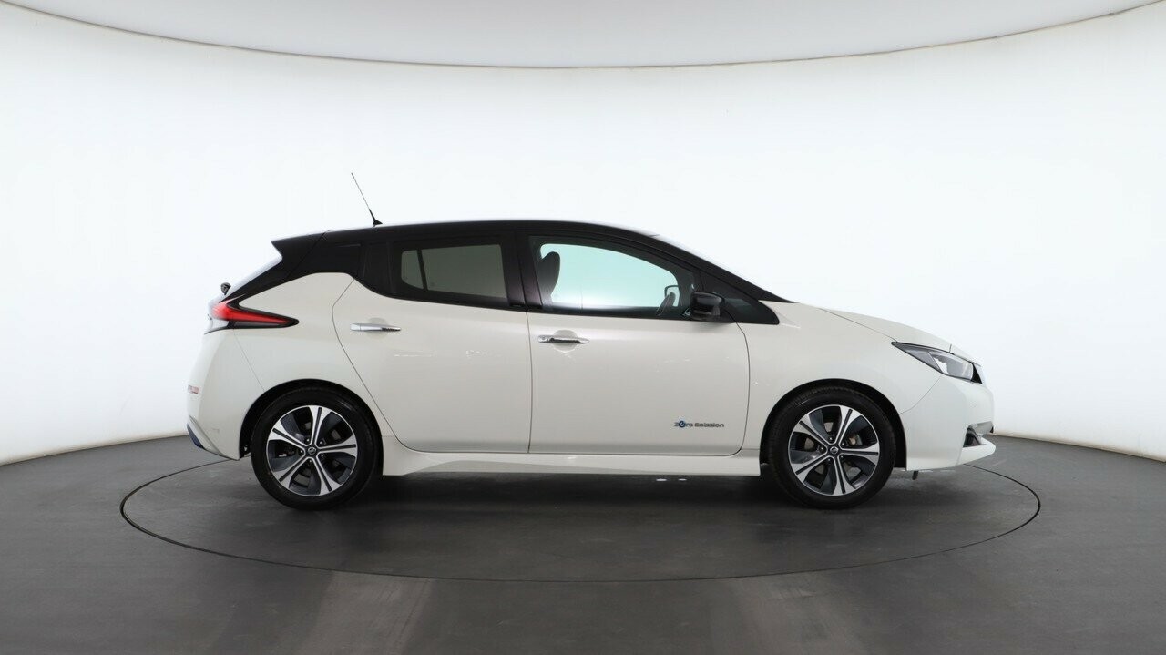 Nissan Leaf image 3