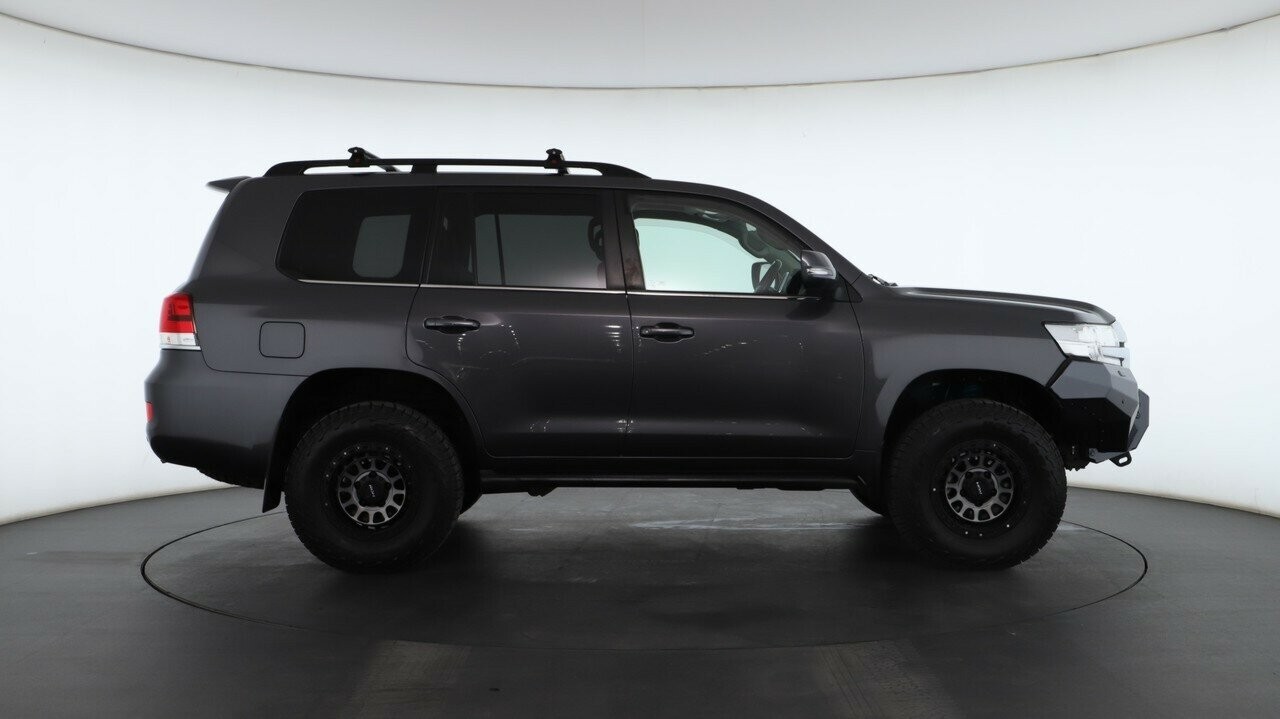 Toyota Landcruiser image 2