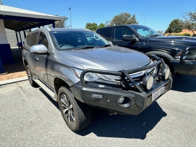 Mitsubishi Pajero Sport image 1