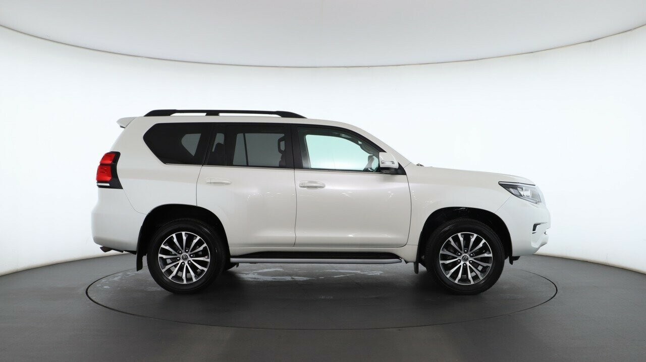 Toyota Landcruiser Prado image 2