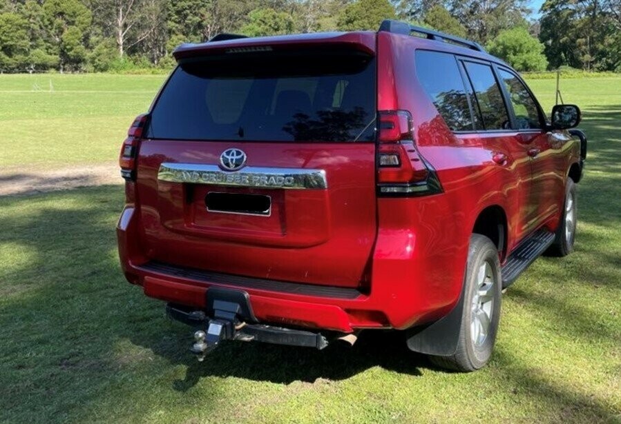 Toyota Landcruiser Prado image 3