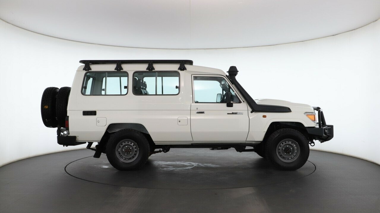 Toyota Landcruiser image 2