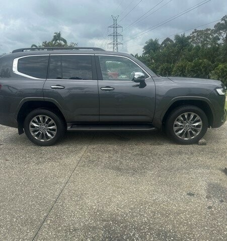 Toyota Landcruiser image 2