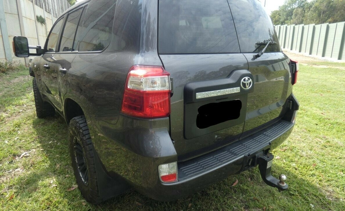 Toyota Landcruiser image 3