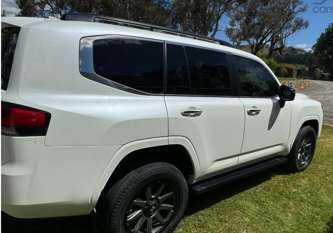 Toyota Landcruiser image 2