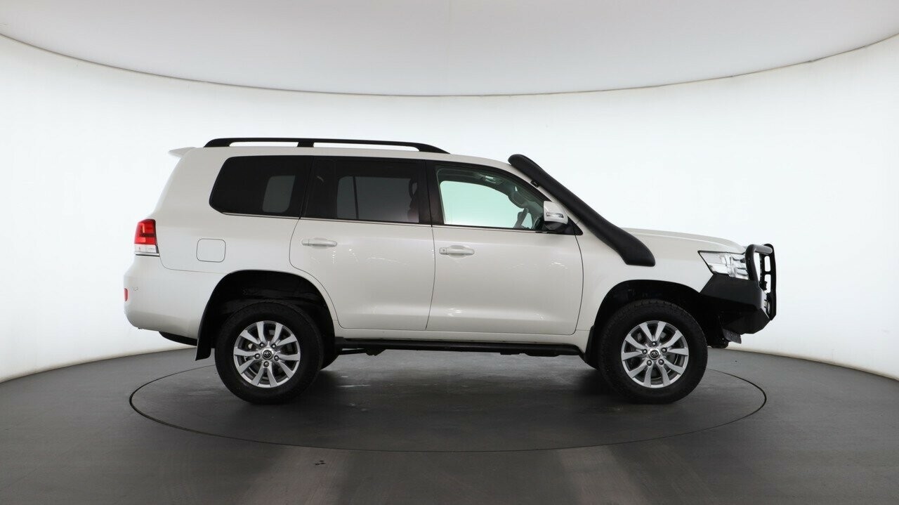 Toyota Landcruiser image 3