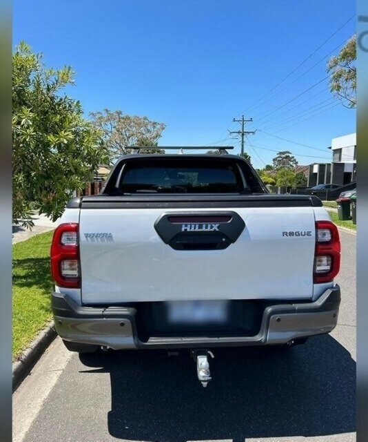 Toyota Hilux image 2