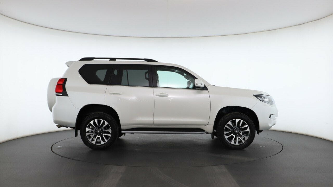 Toyota Landcruiser Prado image 2