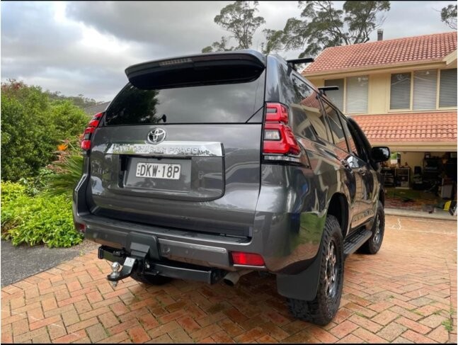 Toyota Landcruiser Prado image 4