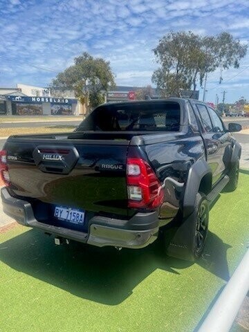 Toyota Hilux image 2