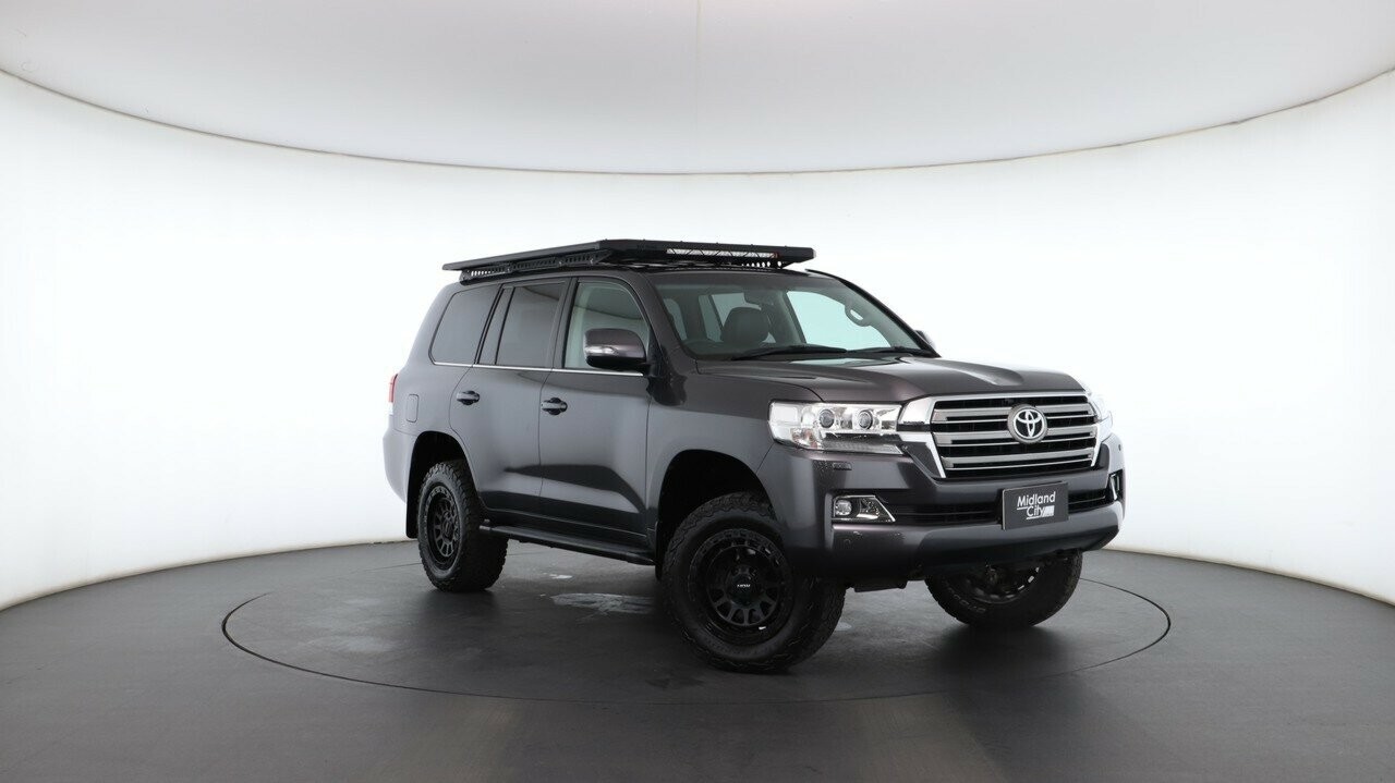 Toyota Landcruiser image 2