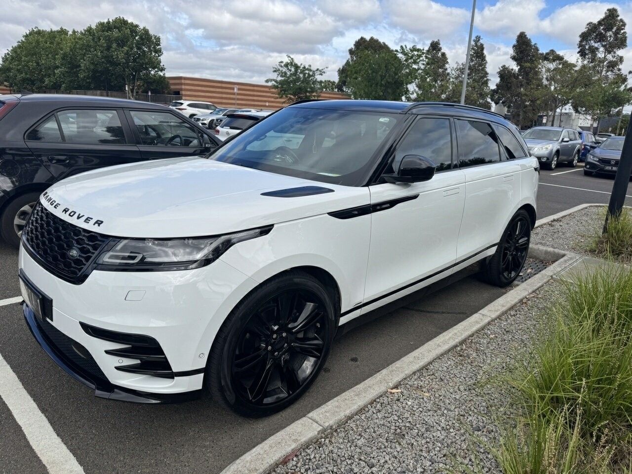 Land Rover Range Rover Velar image 1