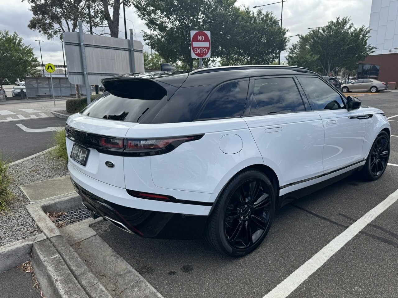 Land Rover Range Rover Velar image 4