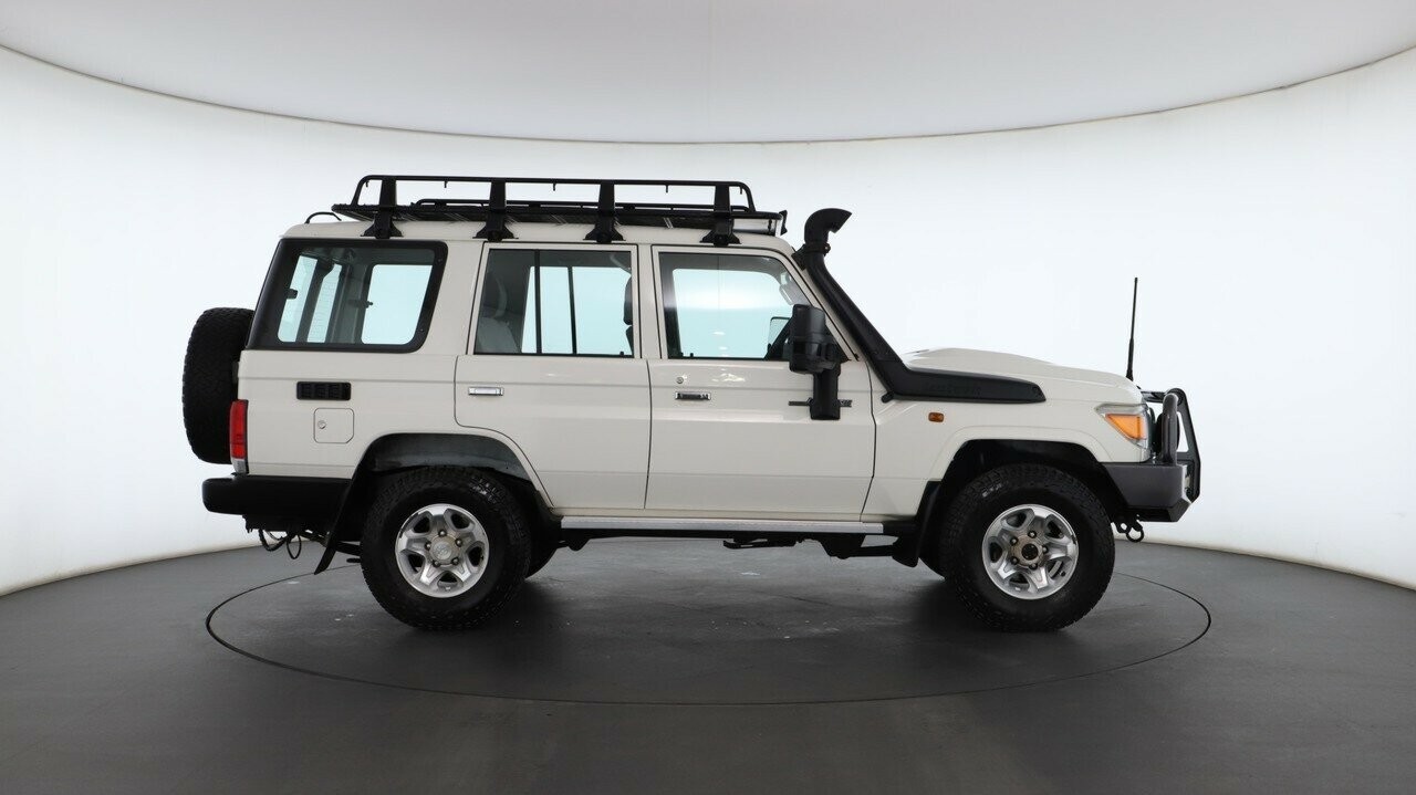 Toyota Landcruiser image 3