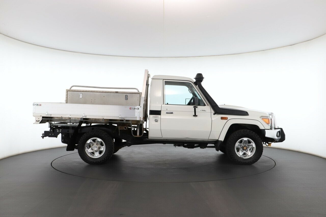 Toyota Landcruiser image 2