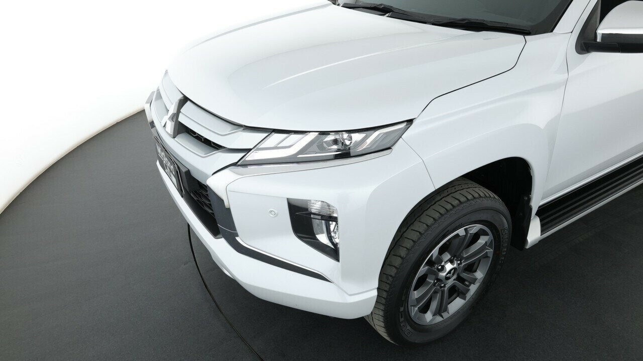 Mitsubishi Triton image 2