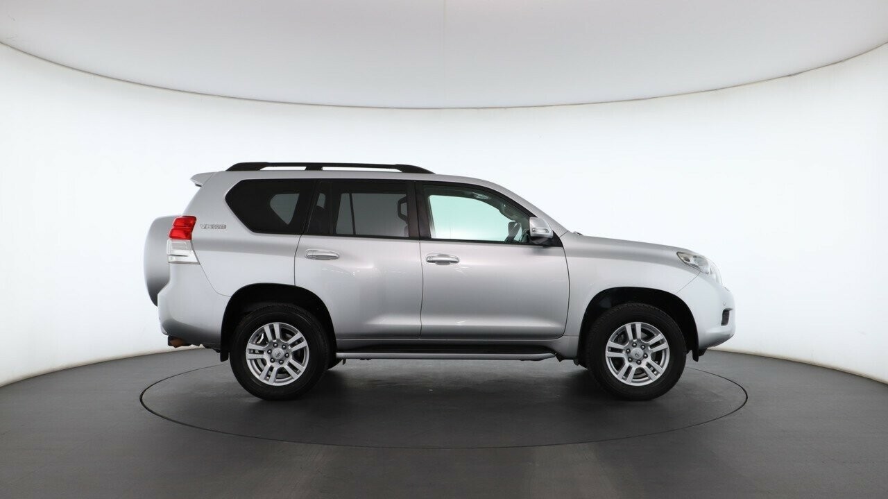 Toyota Landcruiser Prado image 2