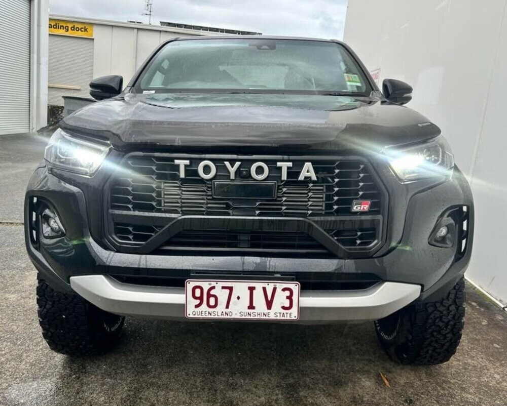 Toyota Hilux image 2