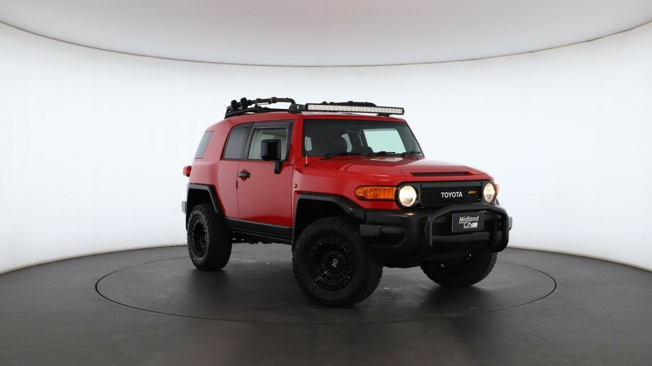 Toyota Fj Cruiser image 2