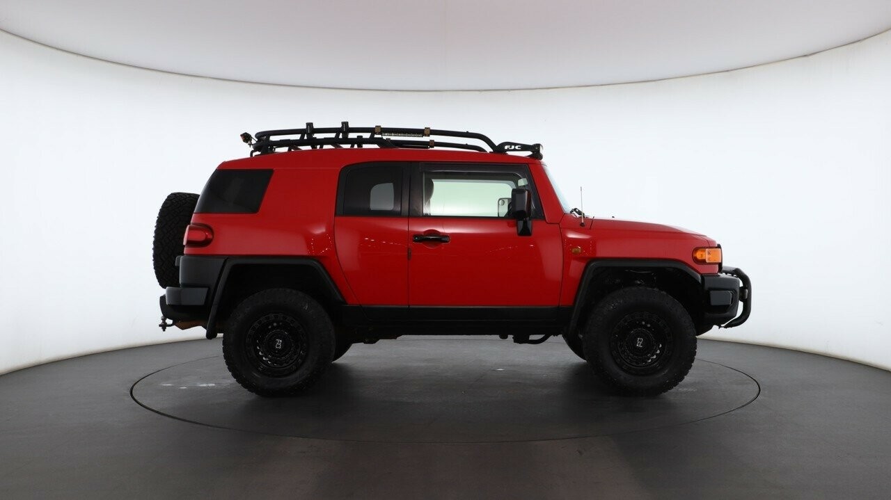 Toyota Fj Cruiser image 3