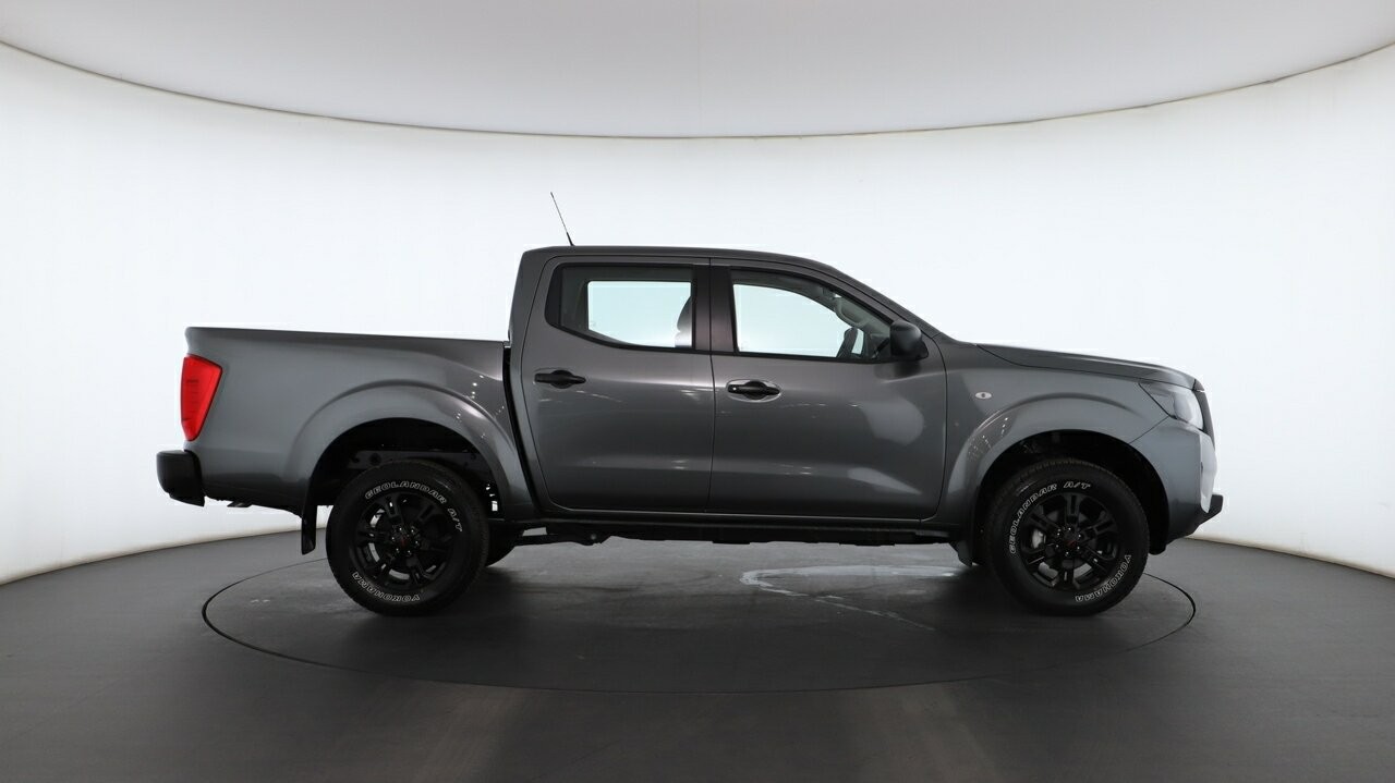 Nissan Navara image 2