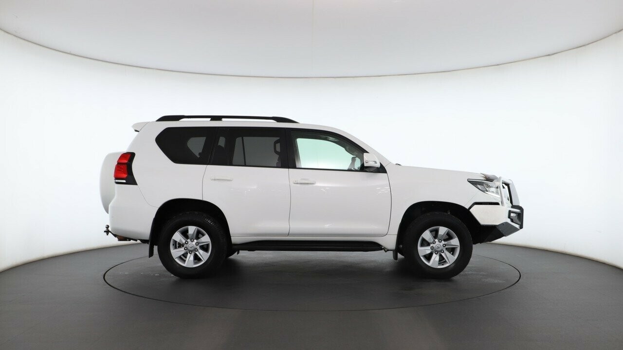 Toyota Landcruiser Prado image 2