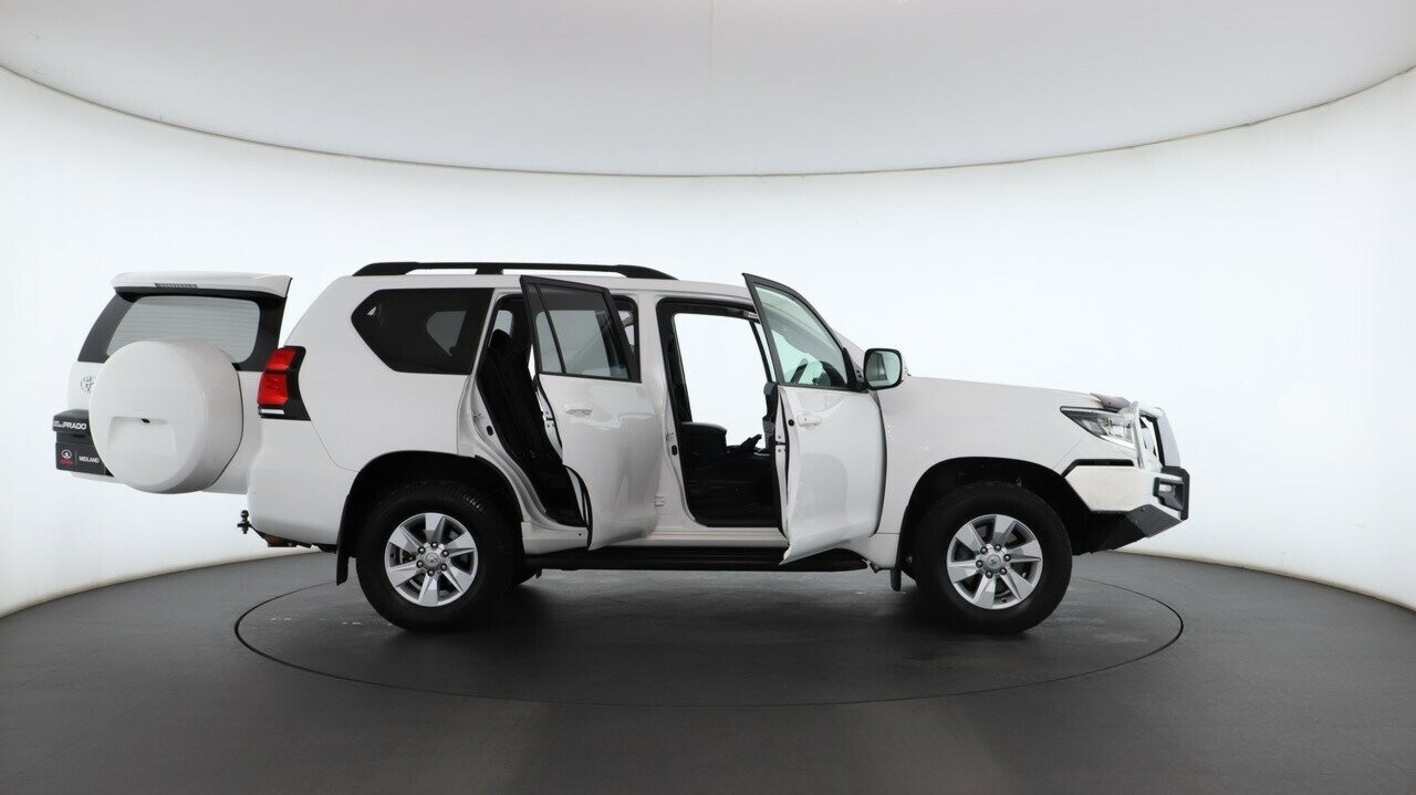 Toyota Landcruiser Prado image 3