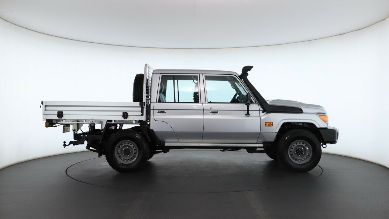 Toyota Landcruiser image 2