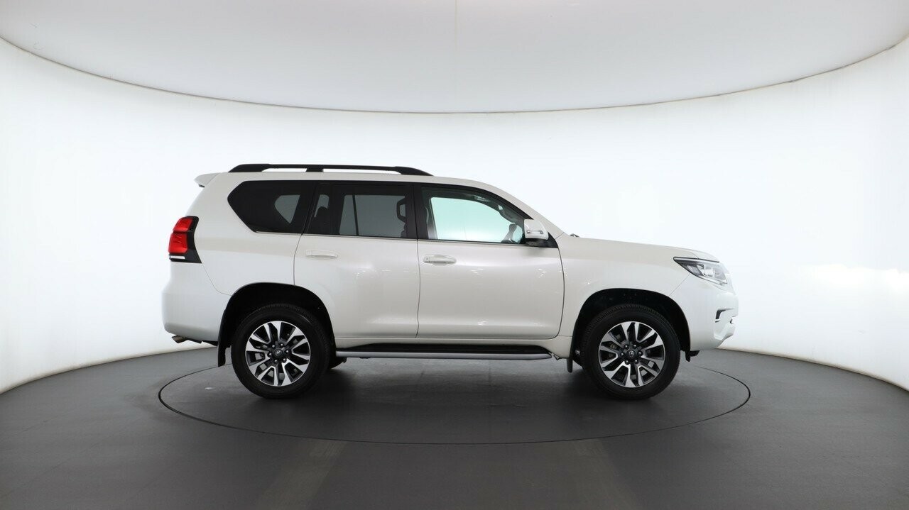 Toyota Landcruiser Prado image 2