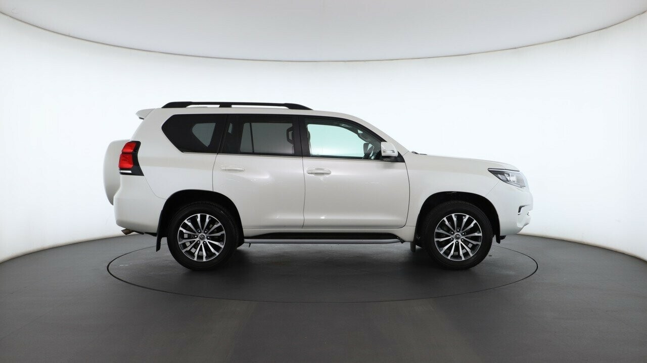 Toyota Landcruiser Prado image 3