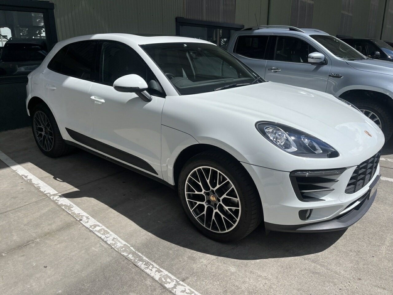 Porsche Macan image 1