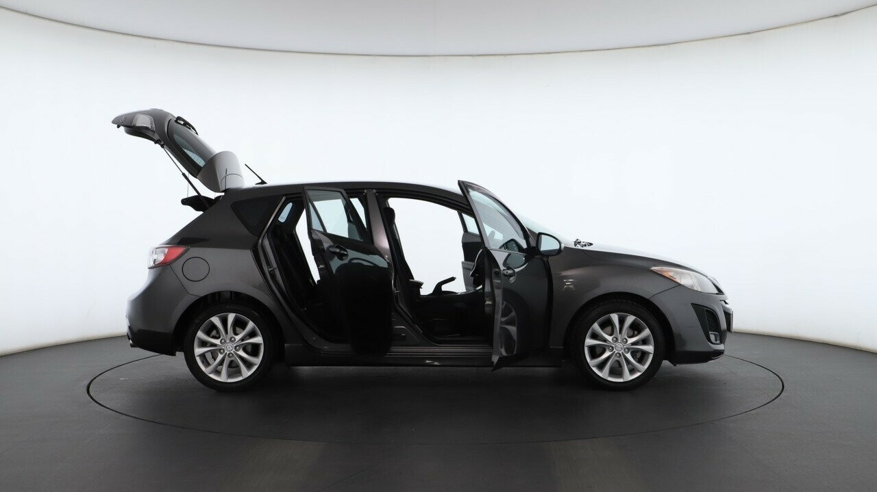 Mazda 3 image 2