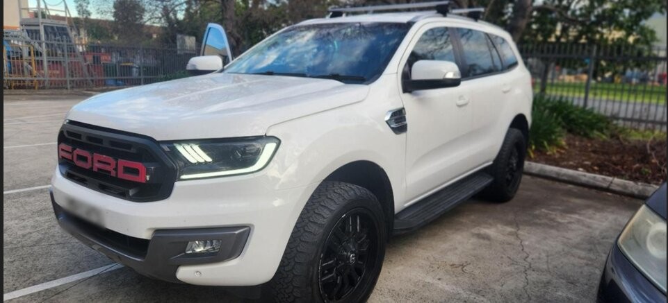 Ford Everest image 1